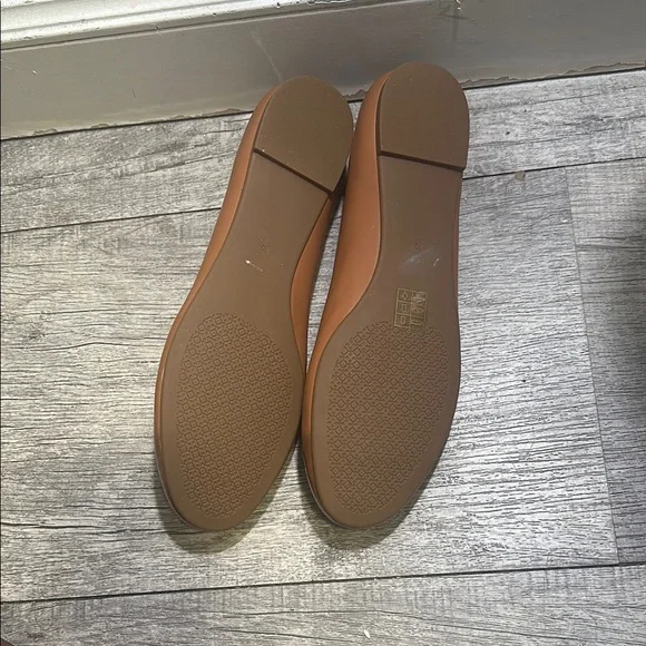 Tory Burch Brown Leather Flats with Gold Logo - Picture 5 of 5